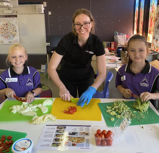 Annabelle Min Res, Bethany, Mia cooking